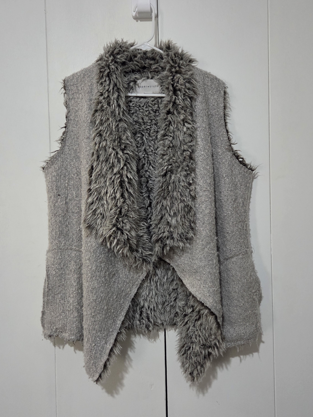 Grey faux fur Inner drape vest M